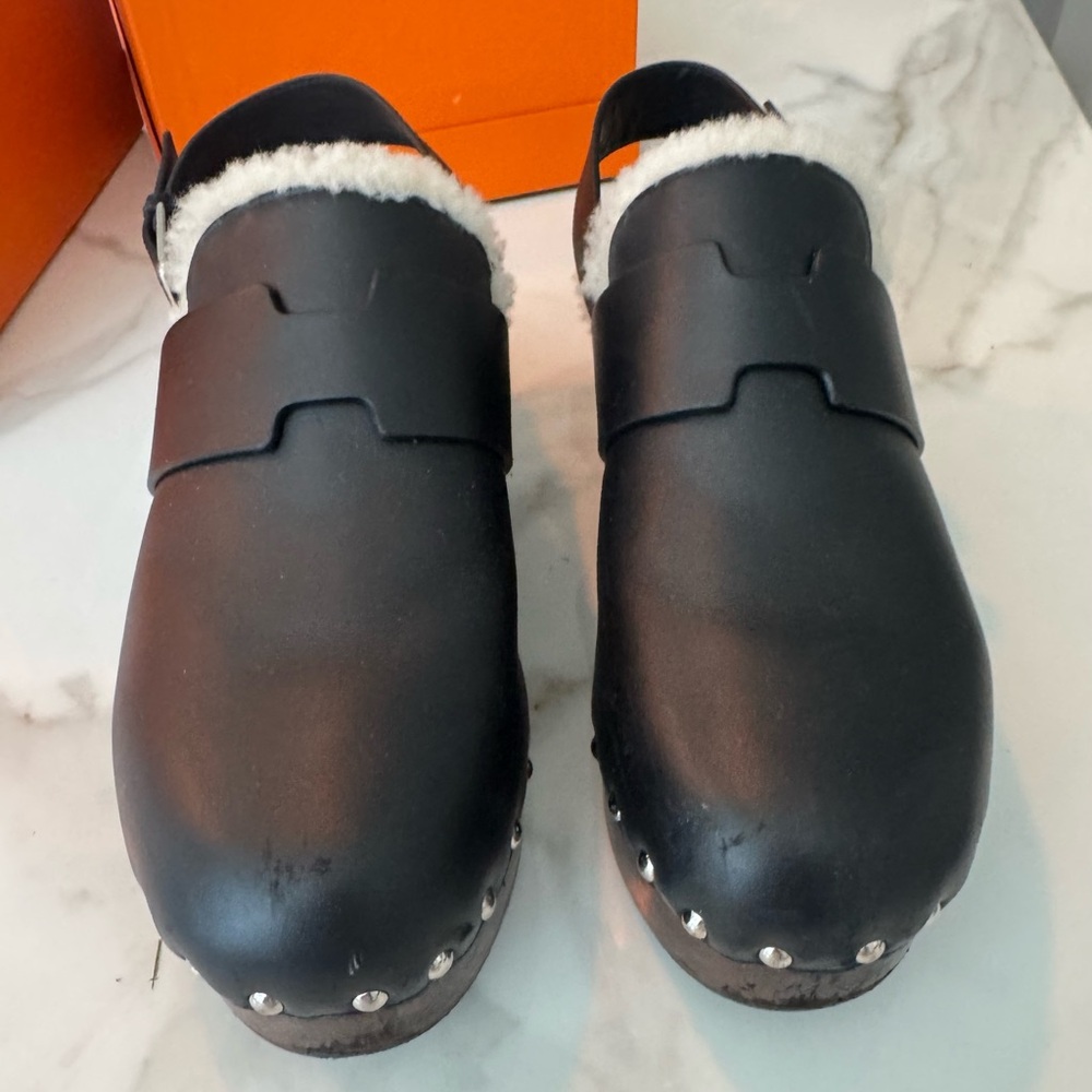 100% authentic Hermes Cayla Black Leather and shearling Clogs Sz 39